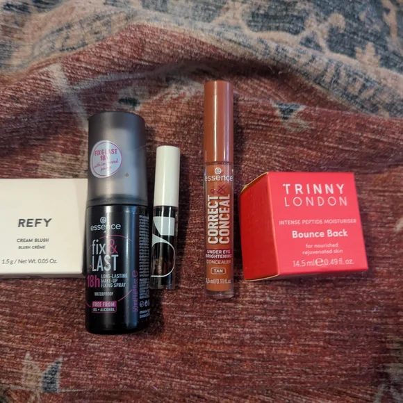 Trinny London Skincare Set - Picture 6 of 7